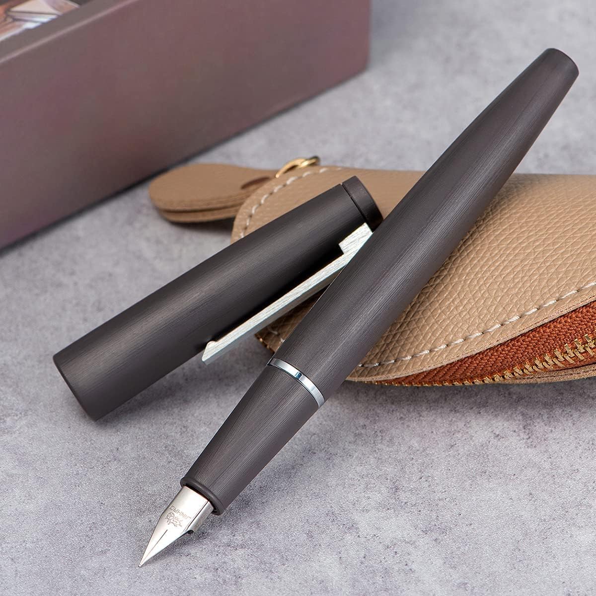 2 stuks Jinhao 80 zwart geborstelde vezel vulpen, extra fijne penpunt 2 stuks Jinhao 80 zwart geborstelde vezel vulpen, extra fijne penpunt