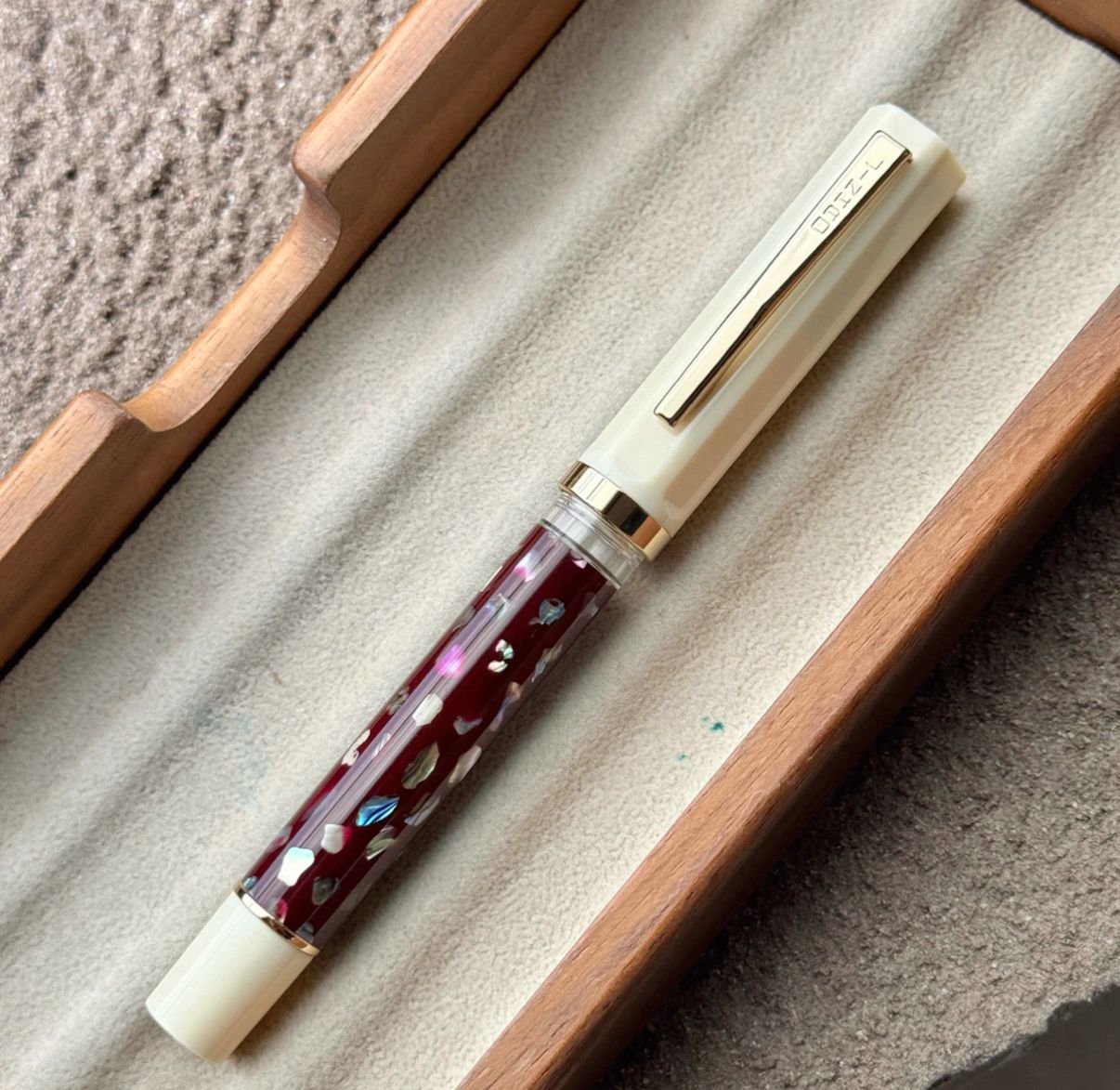 Jinhao 58 Shell Carving Fountain Pen – Fine Nib (Variants Color)