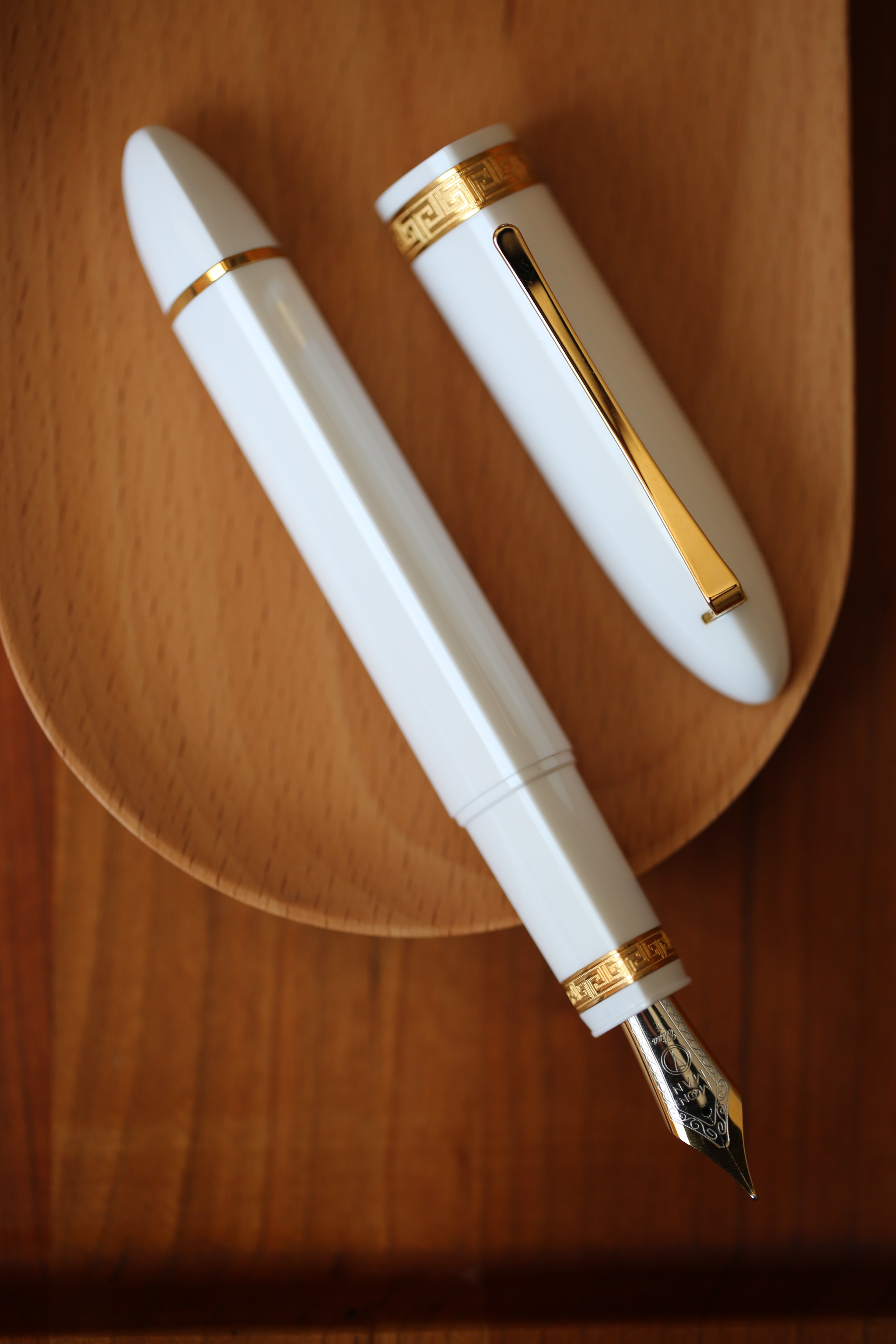 Moonman V60 Triangular Piston Fountain Pen – Ergonomic Fine Writing Instrument with Resin Body And Gift Box (White With Gold Trim & Clip)