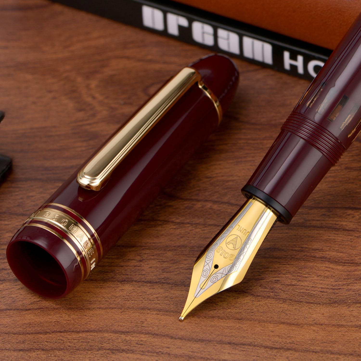 WingSung Junlai 930 Acrylic Fountain Pen, Size 9 Medium Nib with Piston Filling System, Piano Black Fence Ink Tank Design Smooth Writing Pen (Gold Trim)