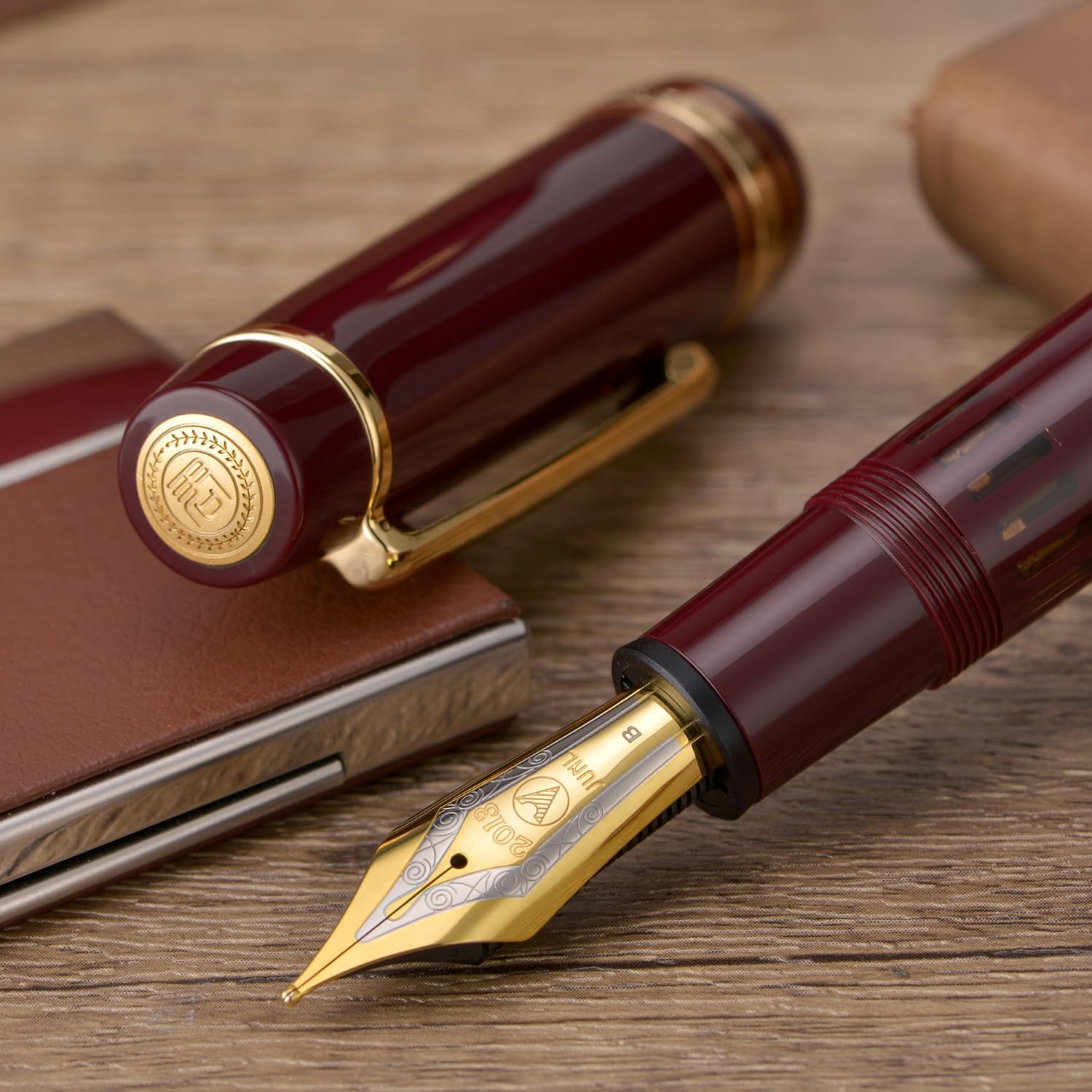 WingSung Junlai 930 Acrylic Fountain Pen – Flat Top Design with Piston Filling System, Size #9 Iridium Nib in Fine, Medium & Broad – Wine Red Fence Ink Tank with Gold Trim (No Ink)