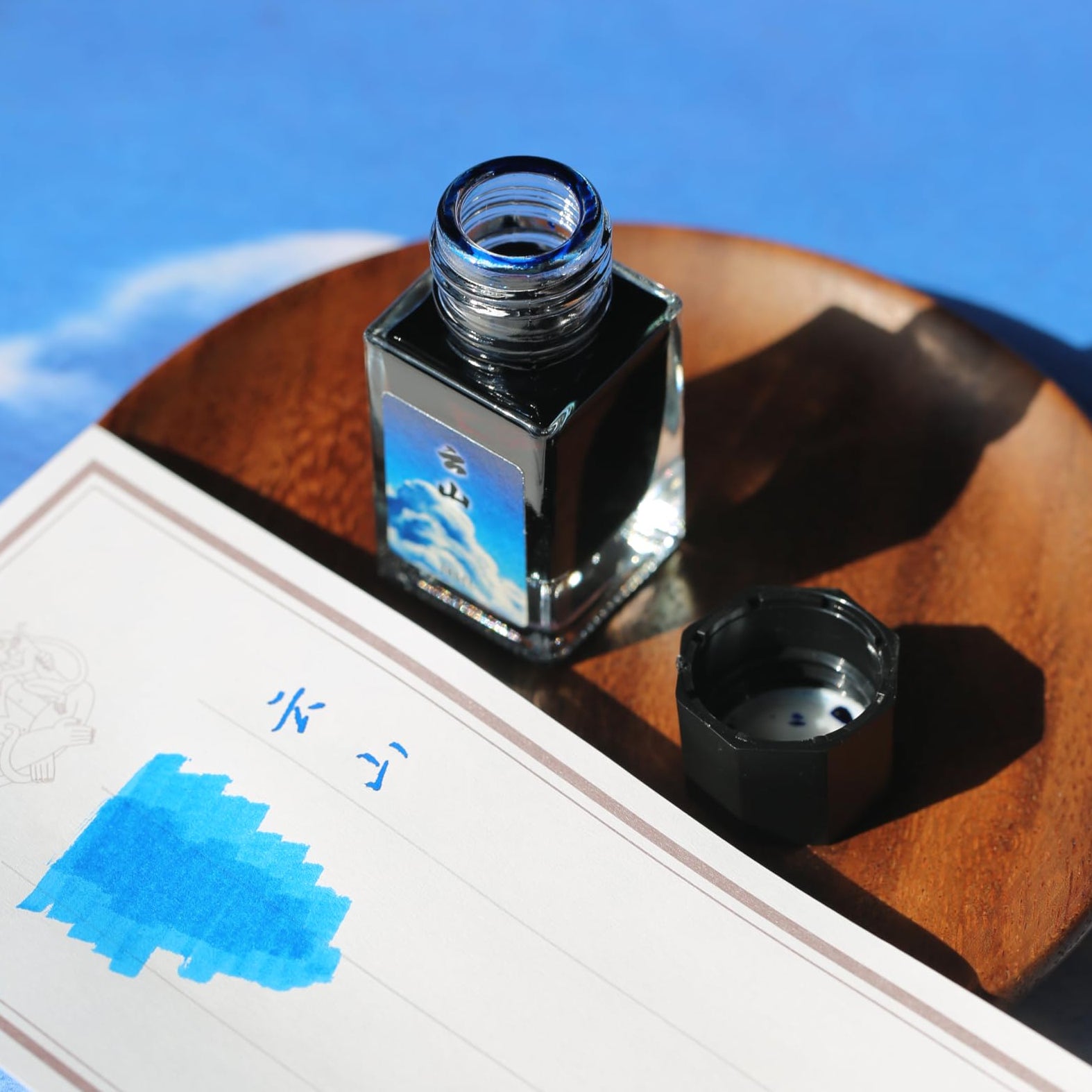 Moonman 18ml Glass Bottle Fountain Pen Colour Ink, No Blocking, Non Carbon Dye, Classic Designed Bottle Ink (Sky Blue)