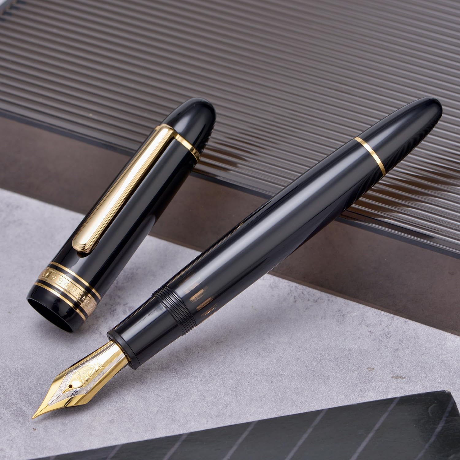 WingSung Junlai 930 Acrylic Fountain Pen, Size 9 Medium Nib with Piston Filling System, Piano Black Fence Ink Tank Design Smooth Writing Pen (Gold Trim)