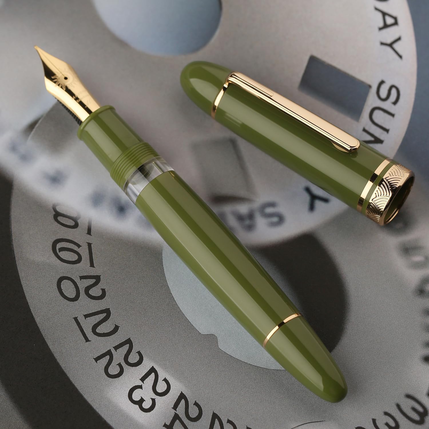 Moonman P140 Piston Fountain Pen – Green Resin | Size #8 Fine/Medium Nib | Brass Piston System | Box