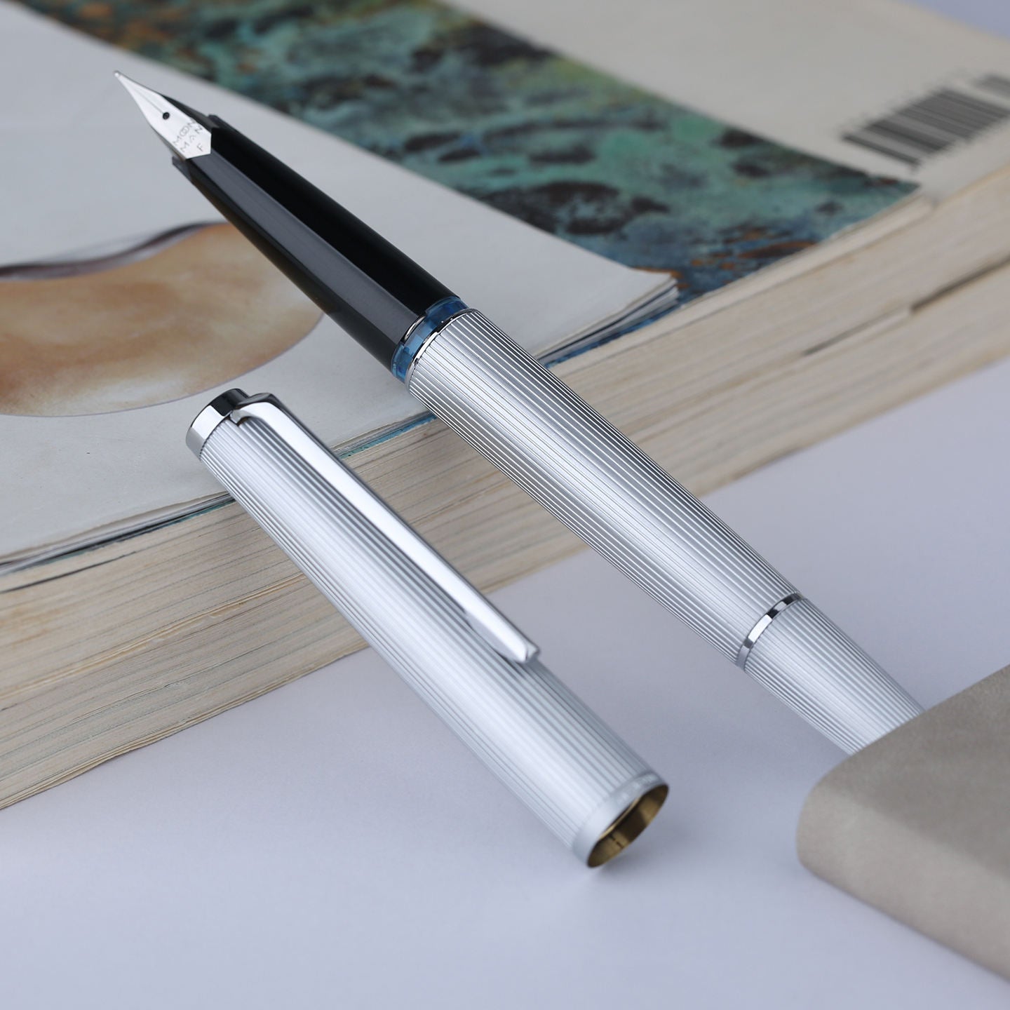 Moonman B32 Metal Piston Filler Fountain Pen with Butterfly-Etched Fine Nib