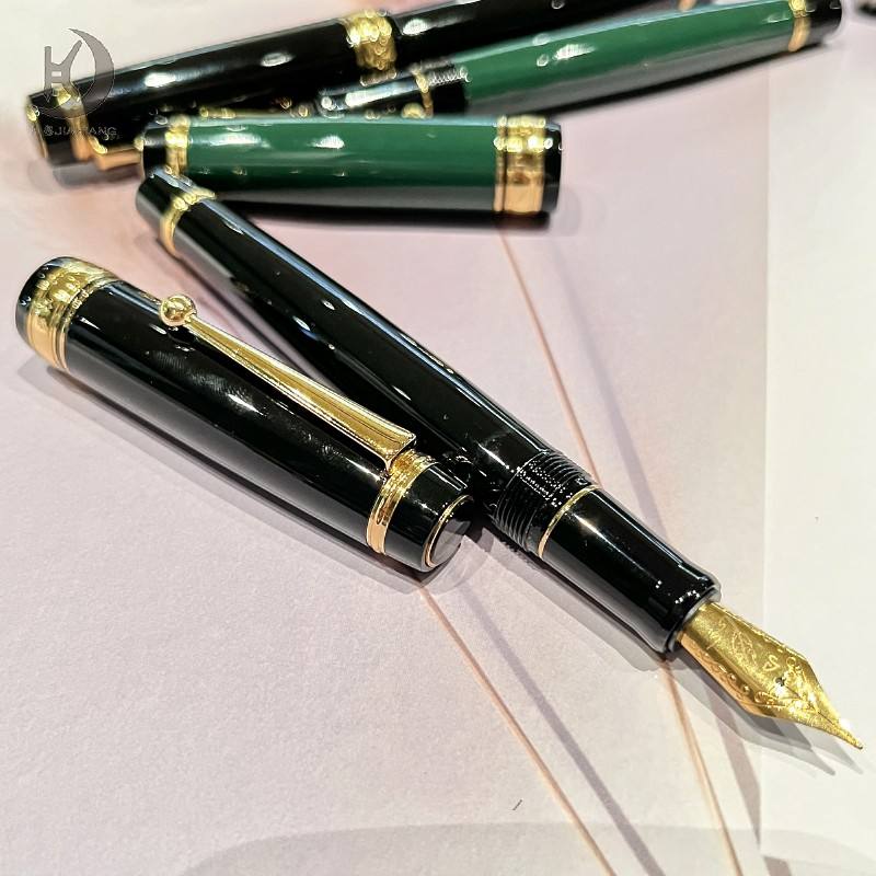 Jiaxiang 845,Medium Size Metal Body, Medium Nib With Gold and Black Trim