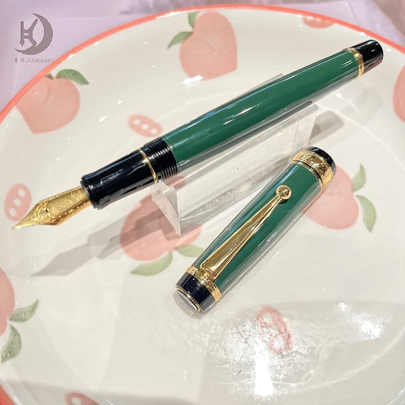 Jiaxiang 845,Medium Size Metal Body, Medium Nib With Gold and Black Trim