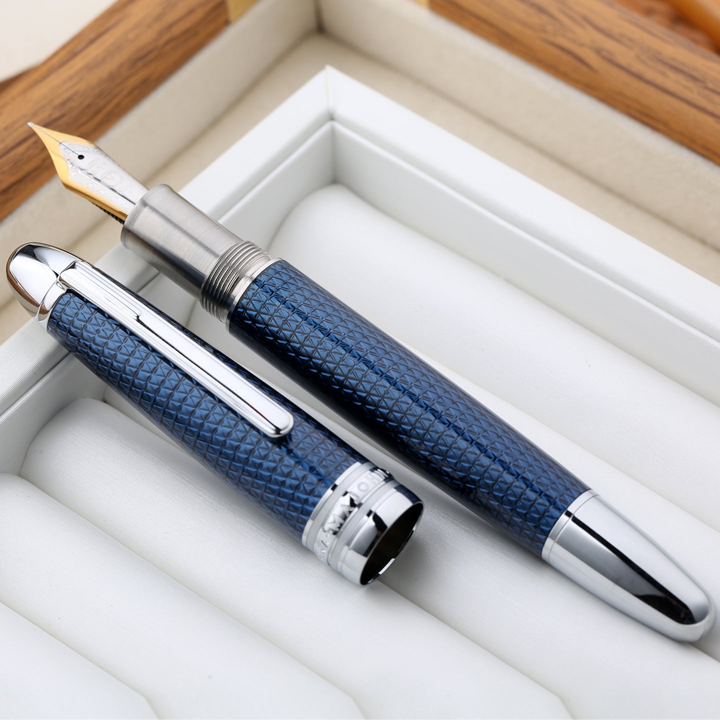 Moonman P136 Twilight Blue Metal Fountain Pen – Piston Filler, Precision Nib, Elegant Design
