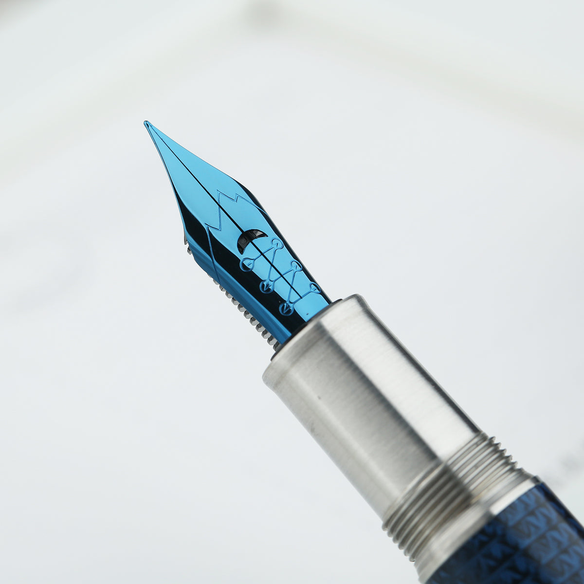Moonman P136 Twilight Blue with Flex Nib, Smooth Metal Piston Filling Mechanism, Textured Body & Silver Trim