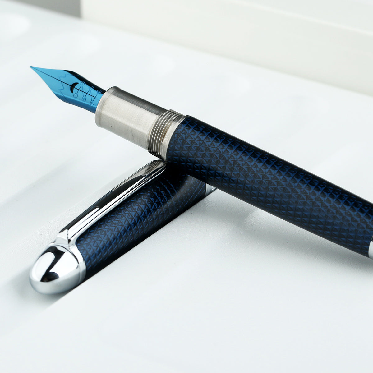 Moonman P136 Twilight Blue with Flex Nib, Smooth Metal Piston Filling Mechanism, Textured Body & Silver Trim
