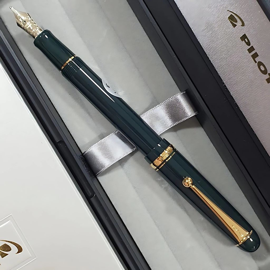 Pilot Custom 74 Fountain Pen – 14K Gold Medium Nib (No.10), Black or Green Resin Body with Gold Trim, Screw-Cap, CON-40 Converter, Made in Japan