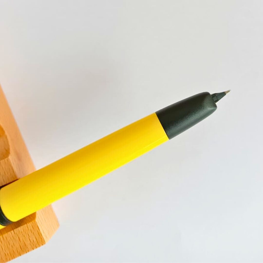 Jinhao 20 Press Retractable Fountain Pen –Lemon Yellow Colors – Plastic Body (Black clip) -  Fine & Extra Fine Nib with Converter – Smooth Writing Daily Pen (No Ink Included)