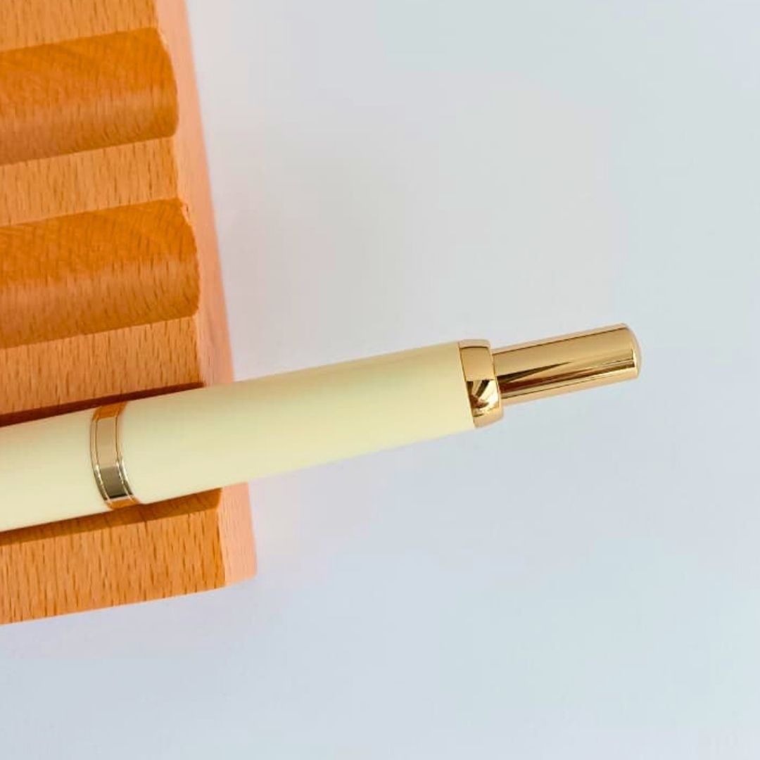 Jinhao 20 Press Retractable Fountain Pen –Ivory White Colors – Plastic Body (Golden clip) -Fine & Extra Fine Nib with Converter – Smooth Writing Daily Pen (No Ink Included)