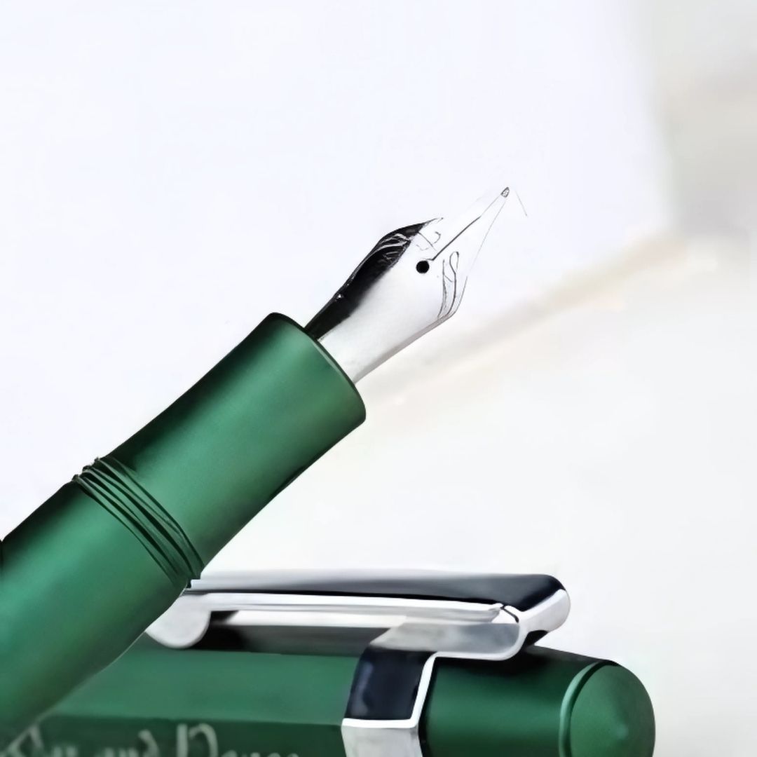 Delike Alpha Fountain Pen – Lightweight Aluminum Alloy Body with Clip & Converter, Fine 0.5mm Nib, Compact Design – Red / Green