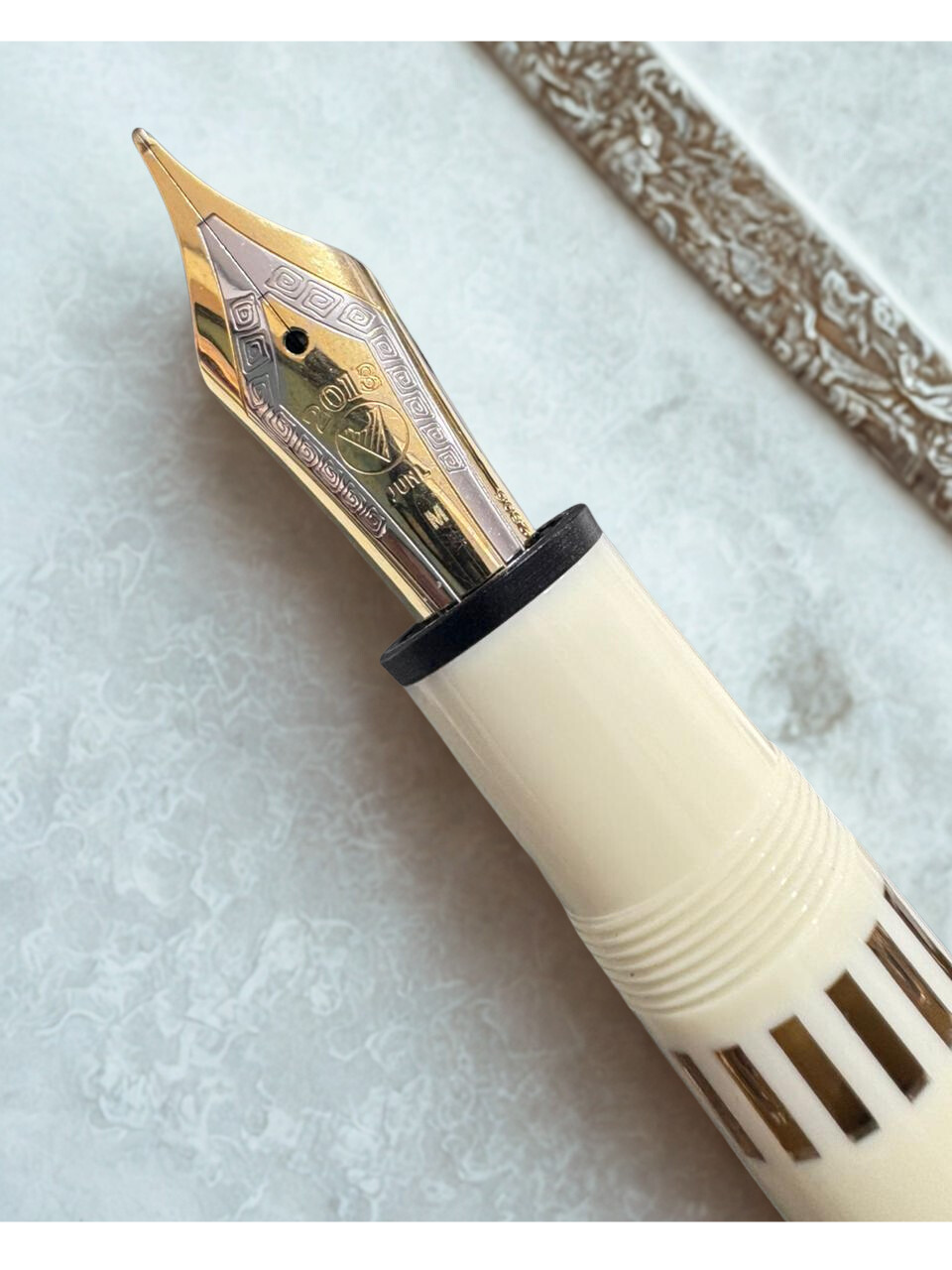 Wing Sung Junlai 630 Flat Top Acrylic Fountain Pen, Gold Trim, Piston Filling System ,Ivory White
