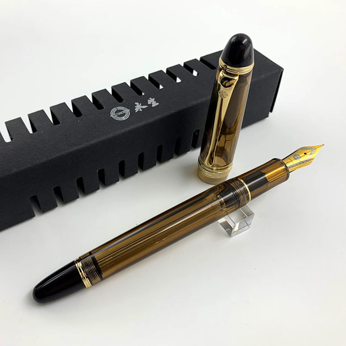 Wing Sung 699 Transparent Brown Vacuum Filler Fountain Pen – Smooth M Nib, Large Ink Capacity, Demonstrator Body, Gold Trim