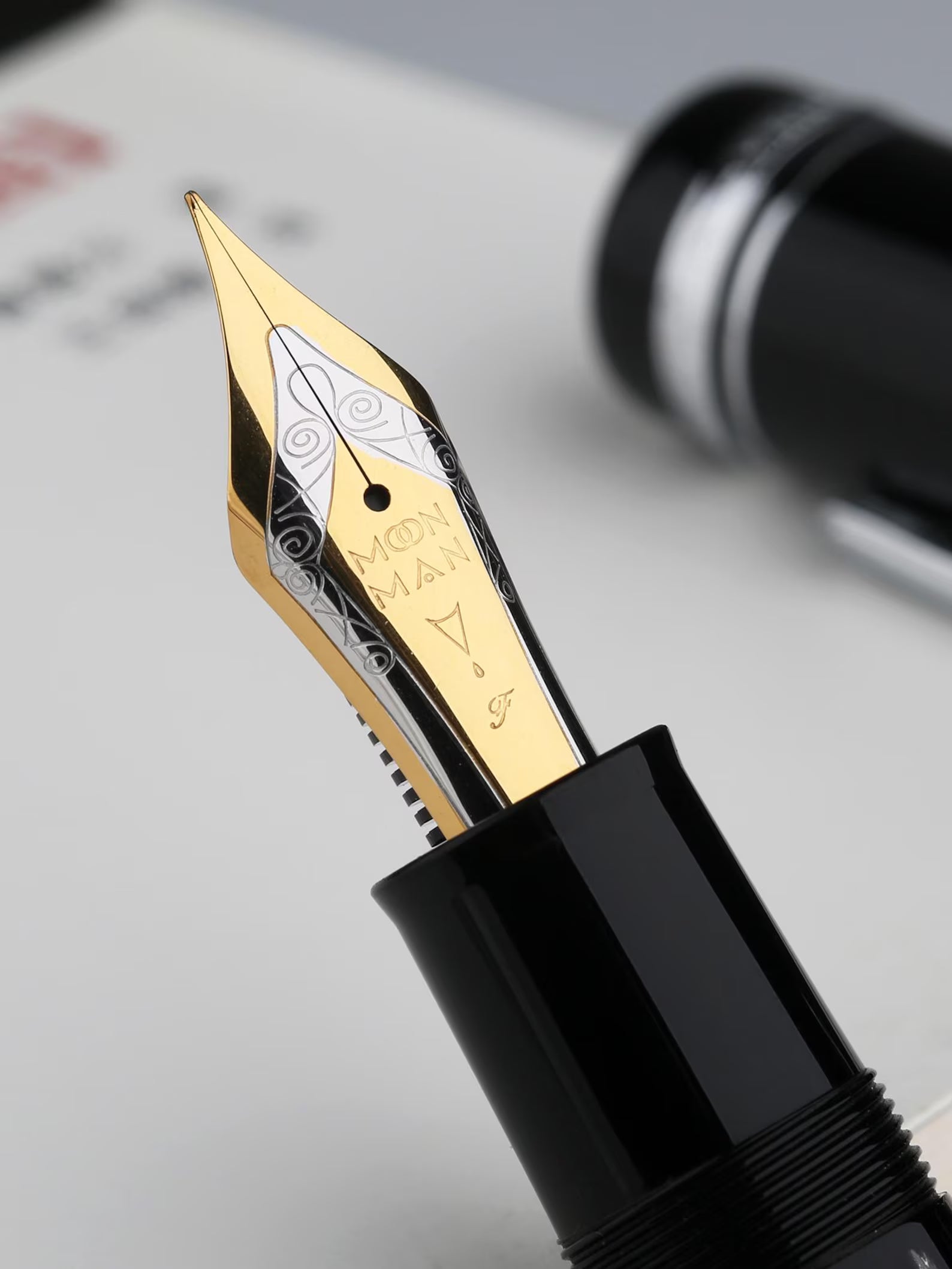 Moonman P141 Piston Fountain Pen – Size 8 Dual-Tone Fine Nib with Silver Trim & Clip – Resin Body – Multiple Colors – Bottled Ink Filling (No Ink Included)